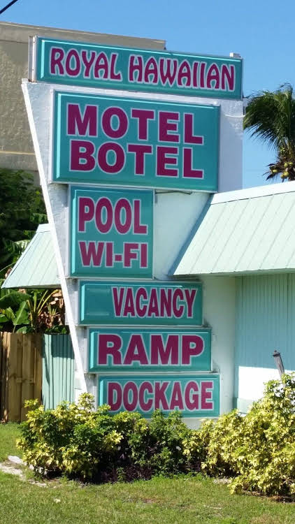 Royal Hawaiian Motel Botel - photo 9