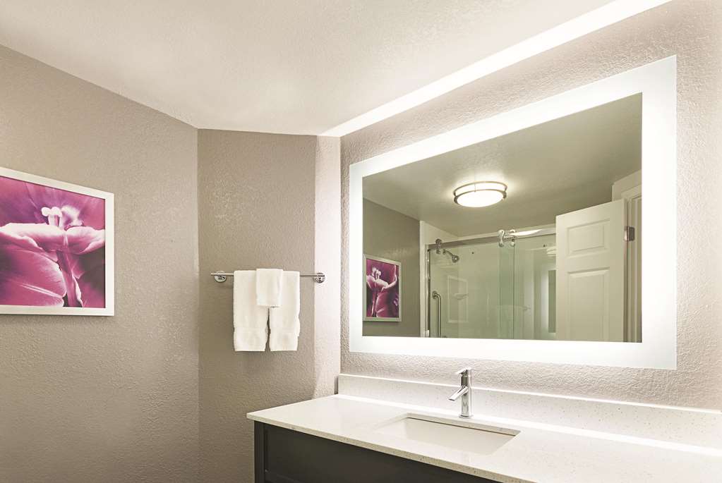 La Quinta Inn & Suites by Wyndham Grand Junction - photo 32
