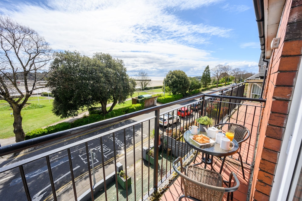 The Knap by Tŷ SA Waterfront Views — 4-Star Luxury Hotel in Barry, United Kingdom