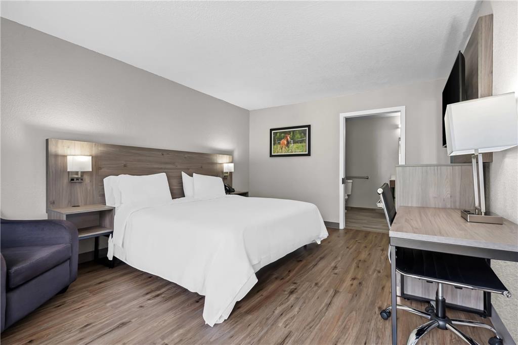 Golden Palms Inn & Suites - photo 11