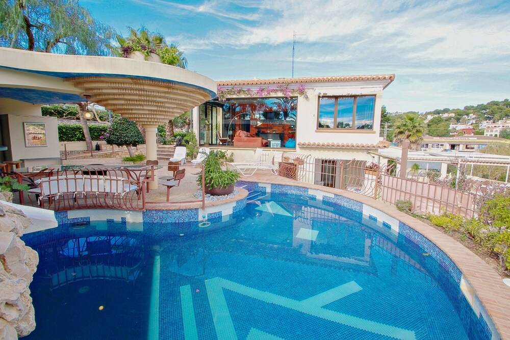 Orza holiday home with private swimming pool in Benissa — 4-Star Luxury Hotel in Benissa, Spain