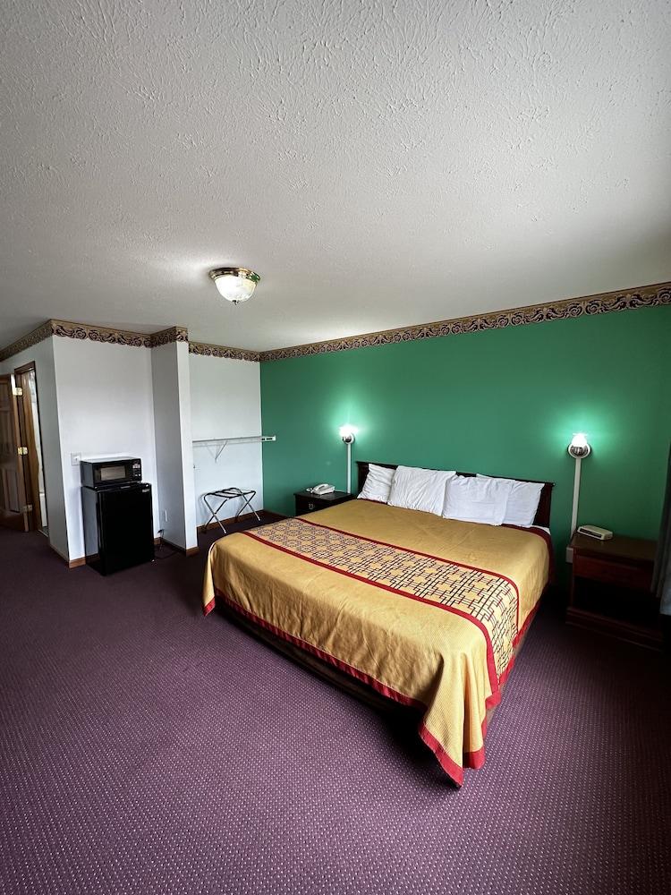 Attica Inn - photo 22