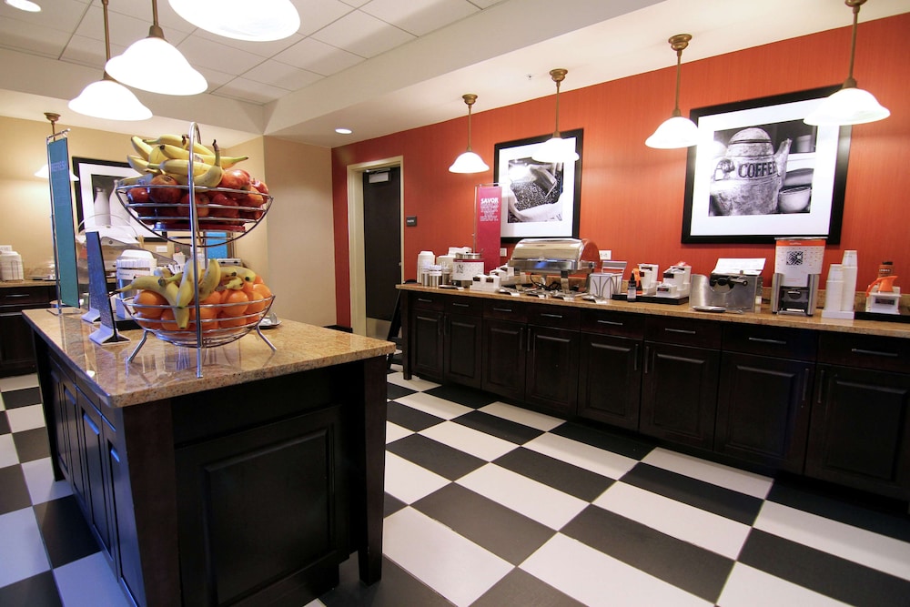 Hampton Inn & Suites Grand Forks - photo 25