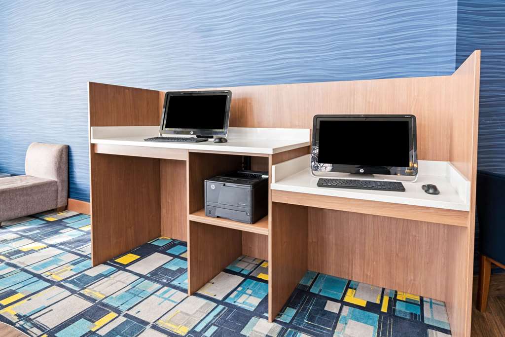 La Quinta Inn & Suites by Wyndham Logan - photo 30