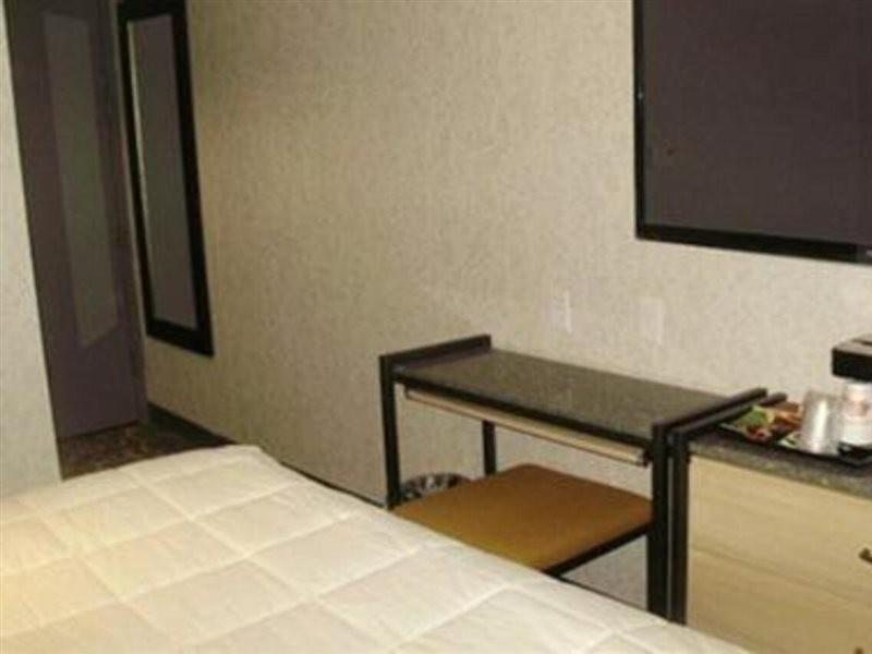 Rodeway Inn Near JFK Airport - photo 15