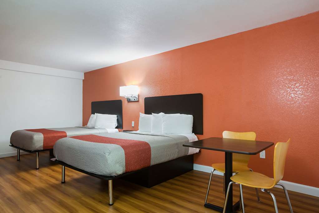 Motel 6 Suwanee GA Gwinnett Center - photo 11