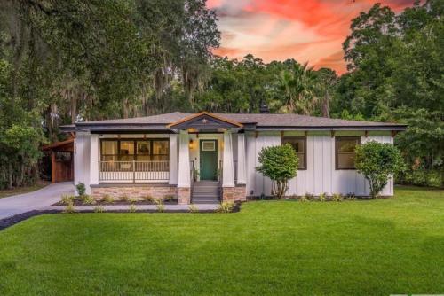 Luxury Savannah Retreat Heated Pool and Pet Friendly in Savannah, United States