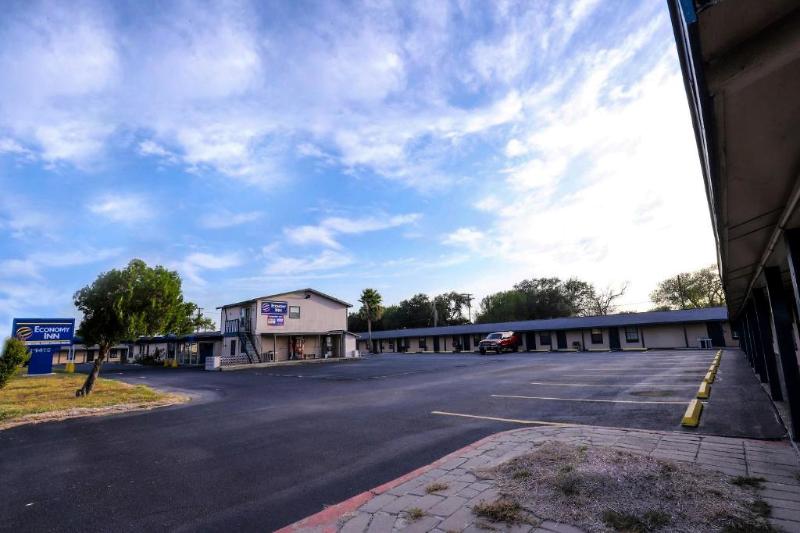 Economy Inn Kingsville - photo 3
