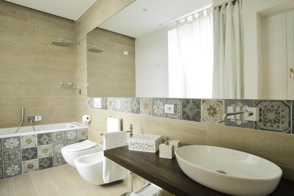 Vatican St Peter 2 bedrooms 2 bathrooms apartment — 4-Star Luxury Hotel in Rome, Italy