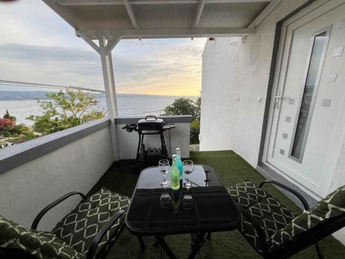 Apartment Kuman — 4-Star Luxury Hotel in Omis, Croatia