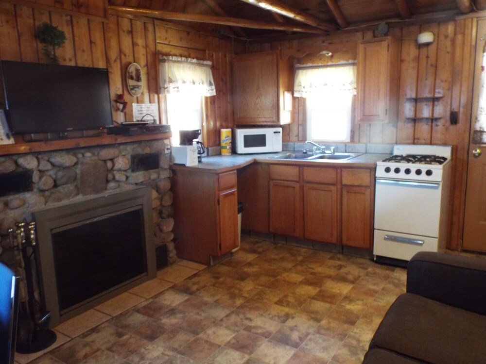 Crooked Lake Resort Cabin 4 - photo 19