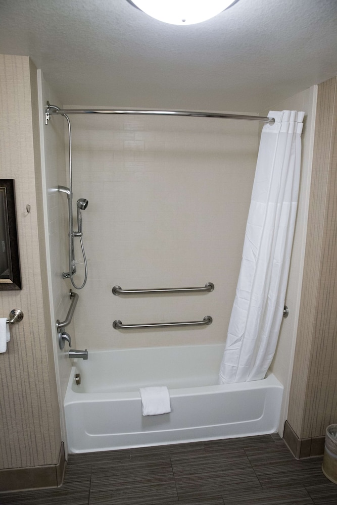 Hampton Inn & Suites Bismarck Northwest - photo 14
