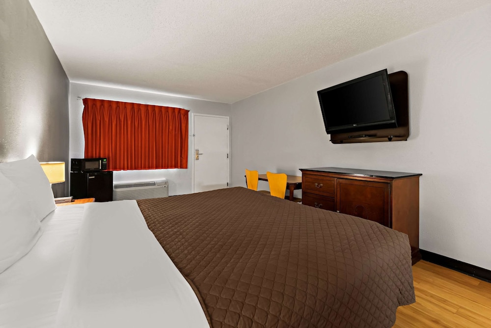 Rodeway Inn Brooklawn NJ - photo 12