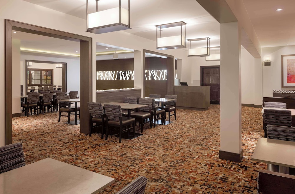 Embassy Suites by Hilton Palm Desert - photo 33