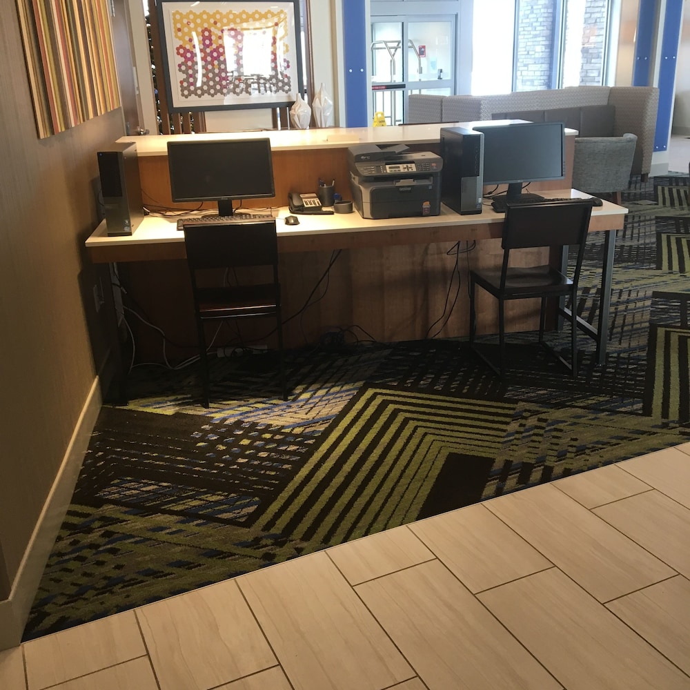 Holiday Inn Express and Suites Nebraska City by IHG - photo 18