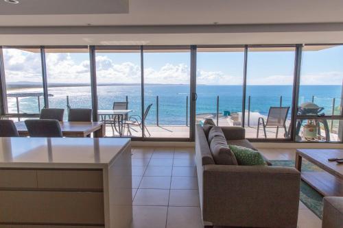 Strand Beachside 903 — 4-Star Luxury Hotel in Forster, Australia
