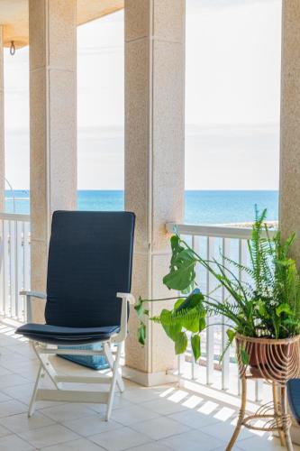 Vistas Increibles Y Confort En 1ª Linea de Playa in Santa Pola, Spain