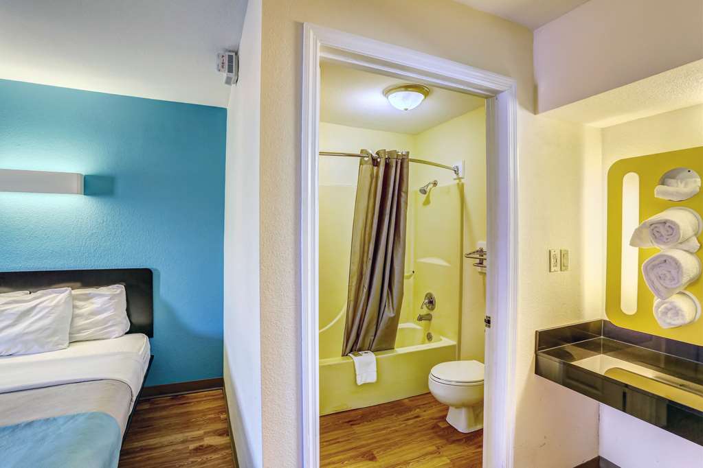 Motel 6 Dickson TN - photo 37