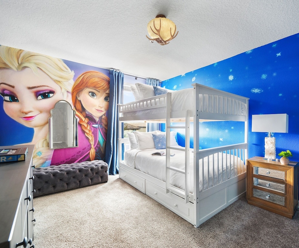 Orlando Resort Retreat Fun filled Family Haven 5 Bedroom Home - photo 2