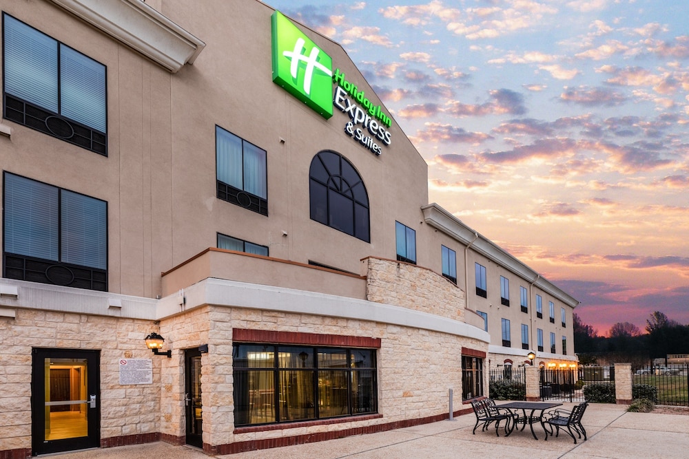 Holiday Inn Express & Suites Floresville by IHG - photo 24