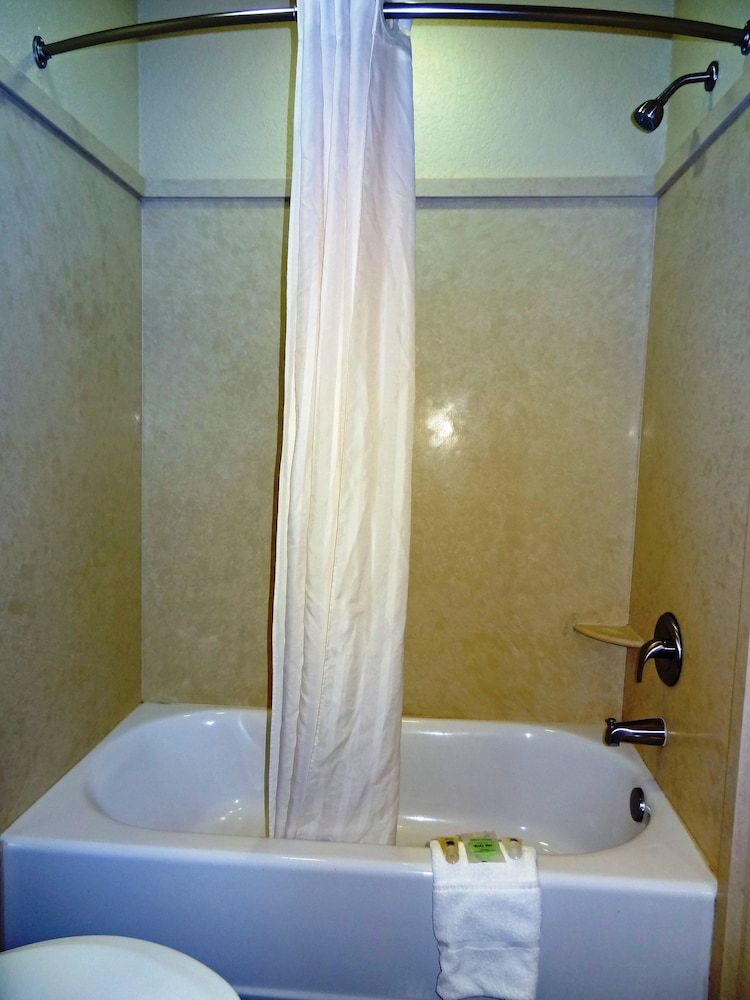 Kenedy Inn & Suites - photo 6