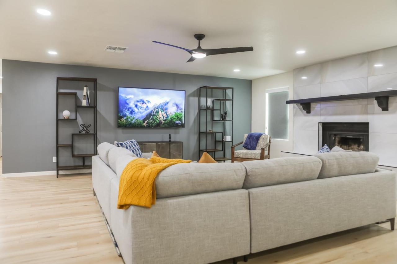 Cozy house w putting green mtn views BBQ — 4-Star Luxury Hotel in Fountain Hills, United States