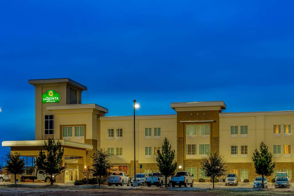 La Quinta Inn & Suites by Wyndham Andrews - photo 3