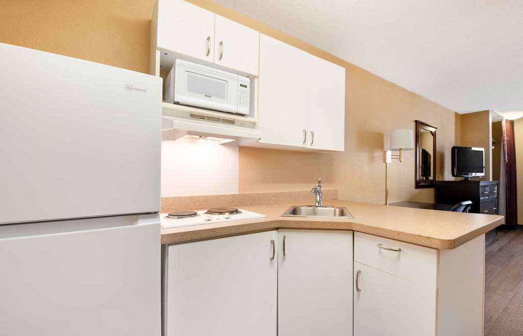 Extended Stay America Suites Minneapolis Maple Grove - photo 17
