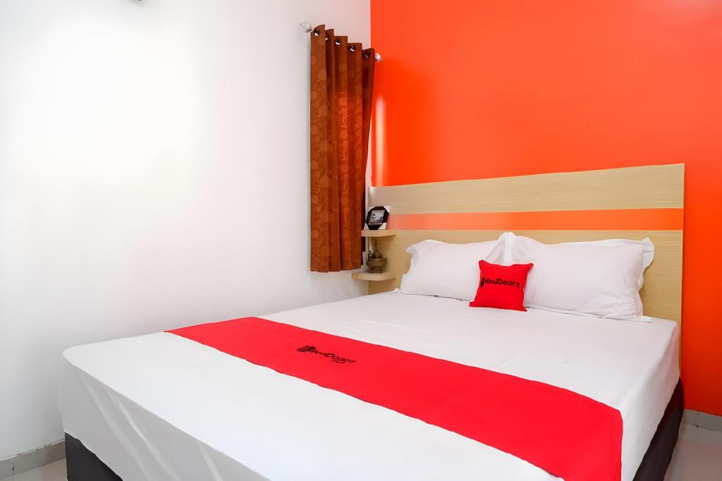 RedDoorz Syariah near Alun Alun Kota Rembang — hotel in Rembang