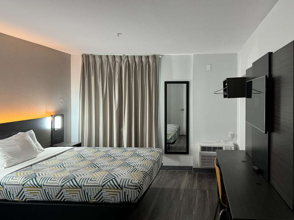 Motel 6 Brownsville TX - photo 18