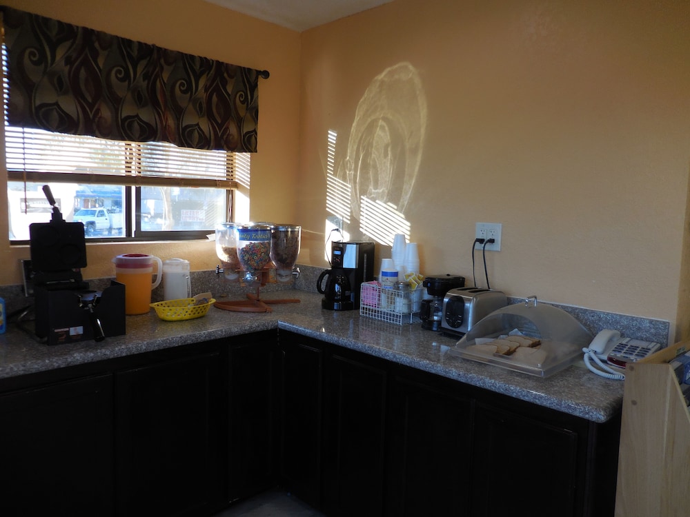 Best Economy Inn n Suites - photo 7