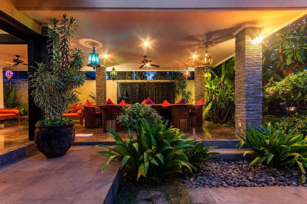 Villa Mahkota — 4-Star Luxury Hotel in Kuta, Indonesia
