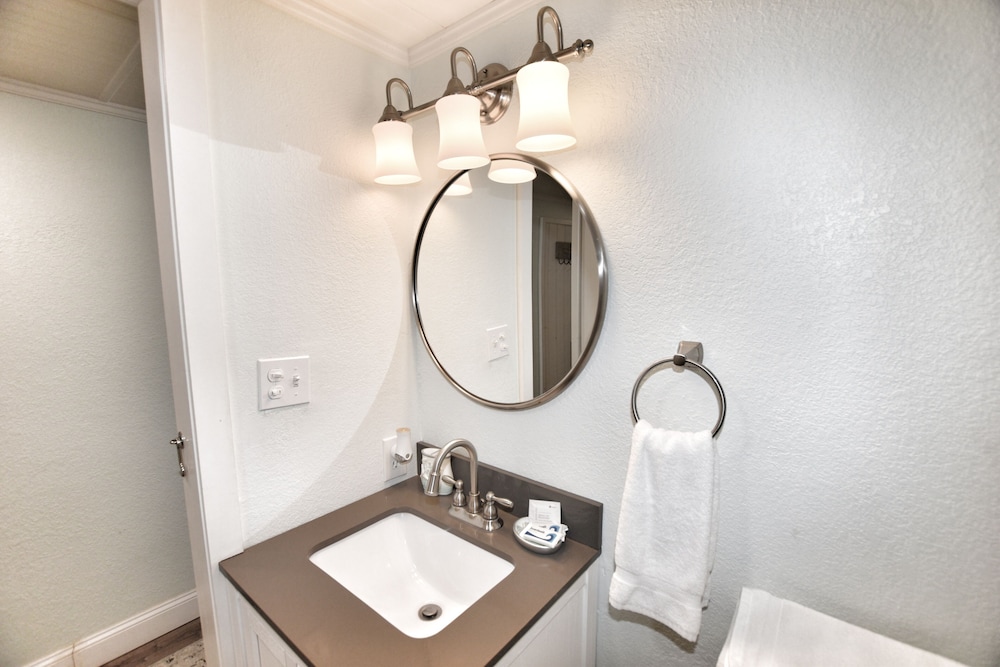 0206 Waters Edge Resort 1 Bedroom Condo by RedAwning - photo 20