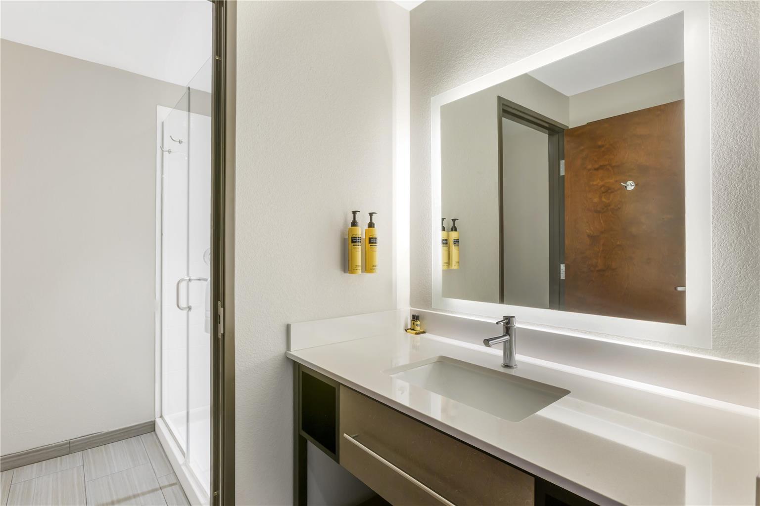 Super 8 by Wyndham Greensboro Coliseum Conv. - photo 49