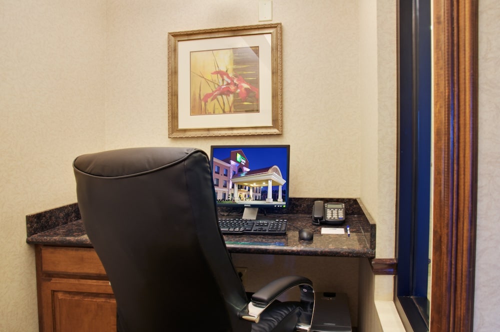 Holiday Inn Express & Suites Center by IHG - photo 43