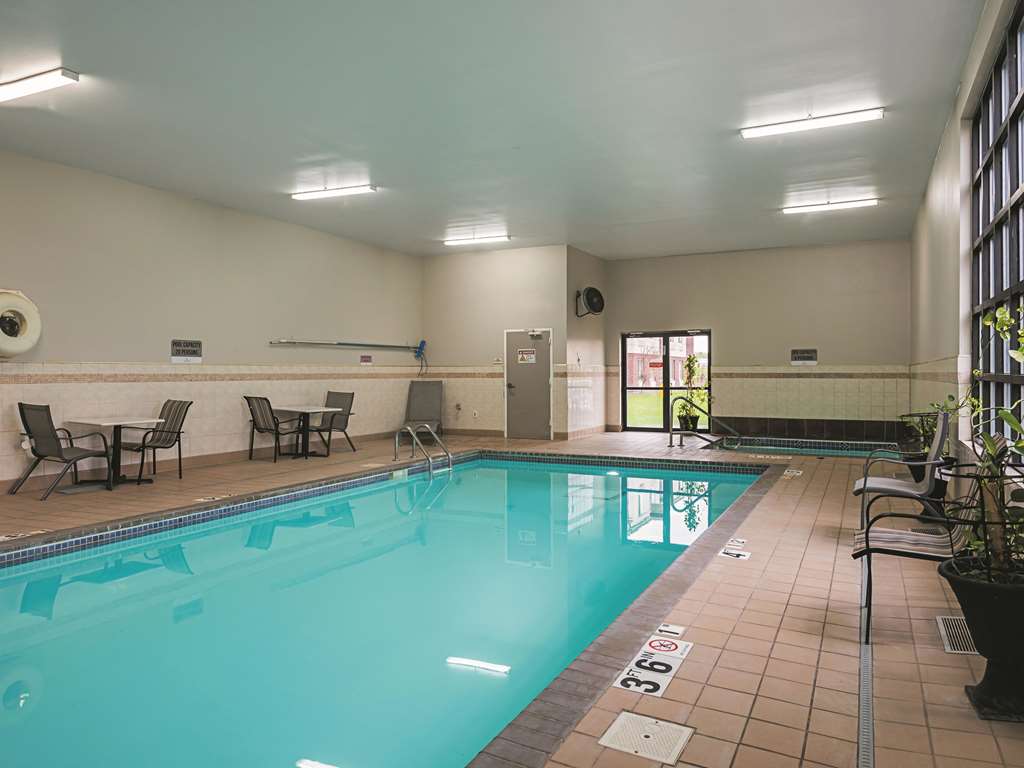 La Quinta Inn & Suites by Wyndham Minneapolis Northwest - photo 20