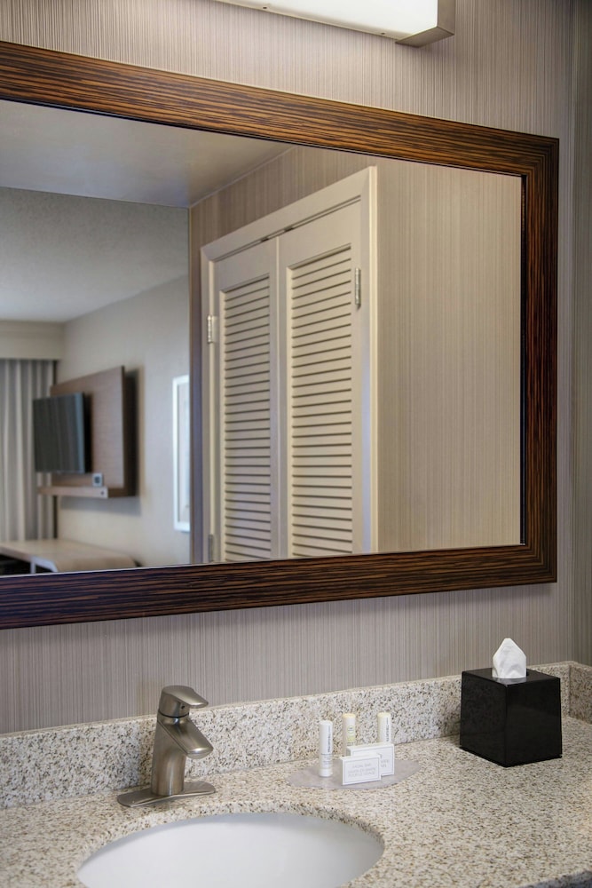 Courtyard by Marriott New Orleans Warehouse Arts District - photo 18
