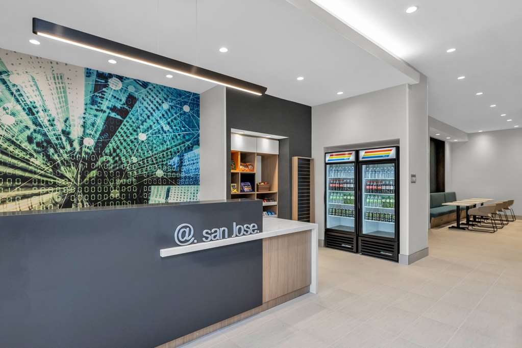 La Quinta Inn & Suites by Wyndham San Jose Airport Downtown - photo 12