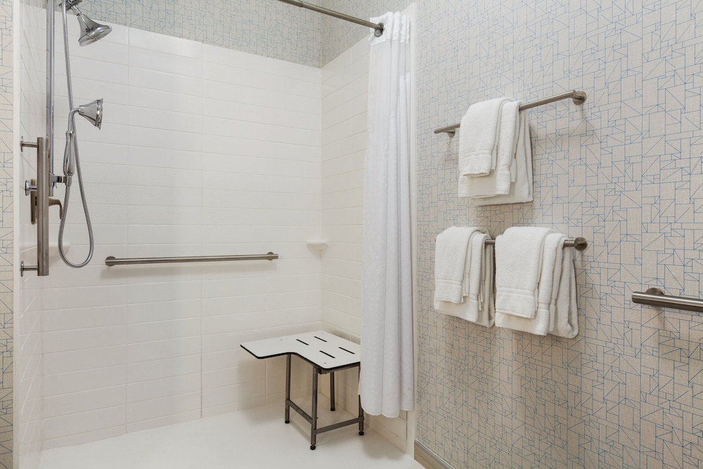 Holiday Inn Express & Suites Edinburg McAllen Area by IHG - photo 6