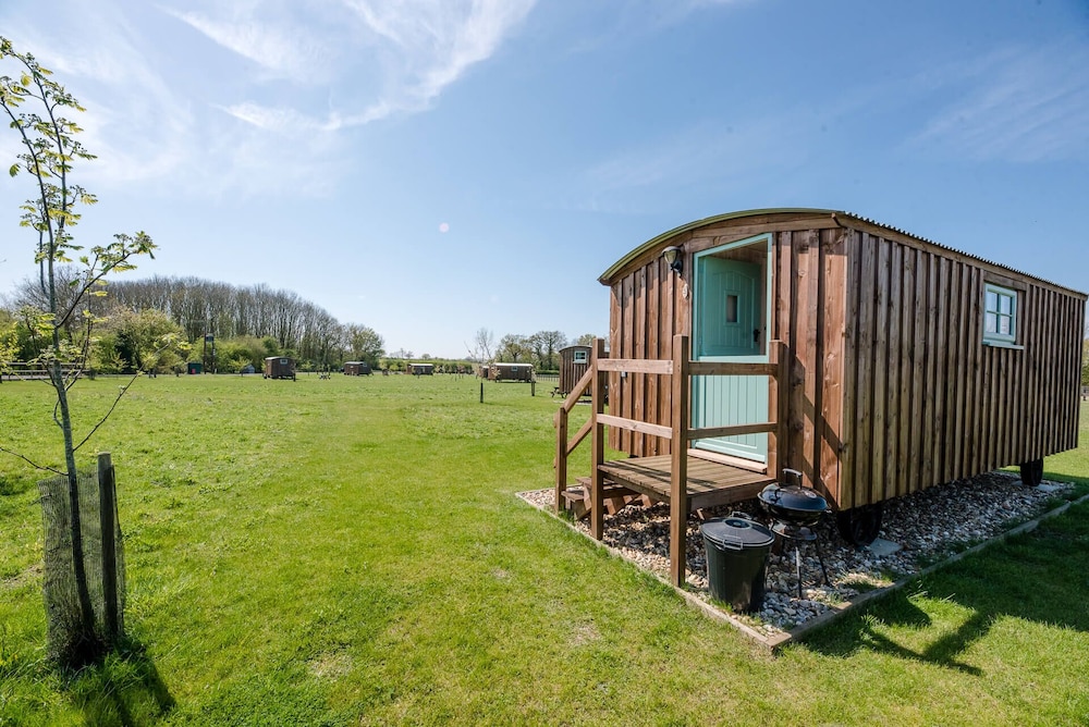 Honeysuckle Farm Hut 5 Suffolk Farm Holidays in Woodbridge, United Kingdom
