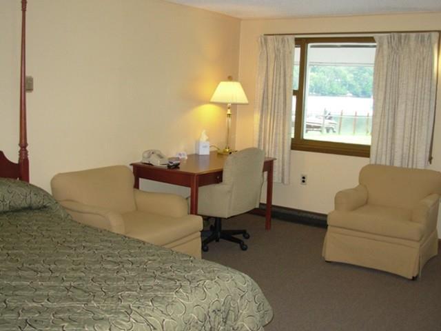 Red Carpet Inn On the Lake - photo 8