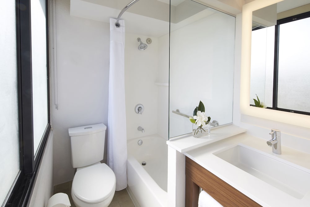 Holiday Inn Express Waikiki by IHG - photo 33