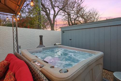 West Irving Palace Miami Style in Irving, United States