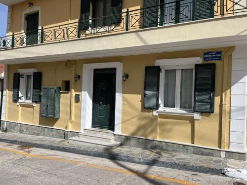 Lixouri Center Apartment — 4-Star Luxury Hotel in Lixouri, Greece