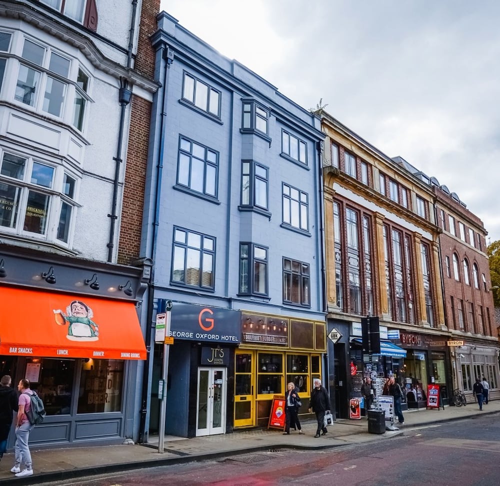 Victoria House Hotel