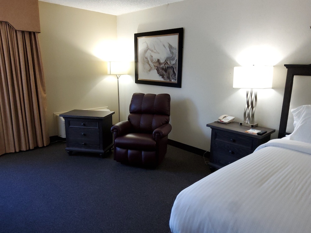 Klopfenstein Inn and Suites - photo 18