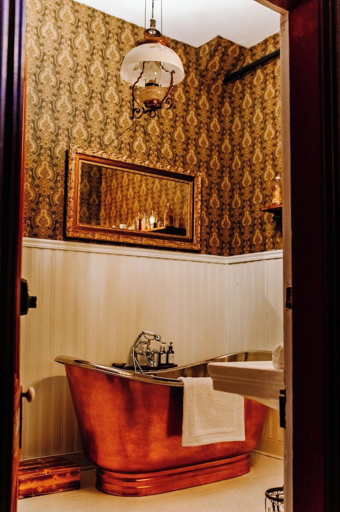 White House Hotel - photo 24