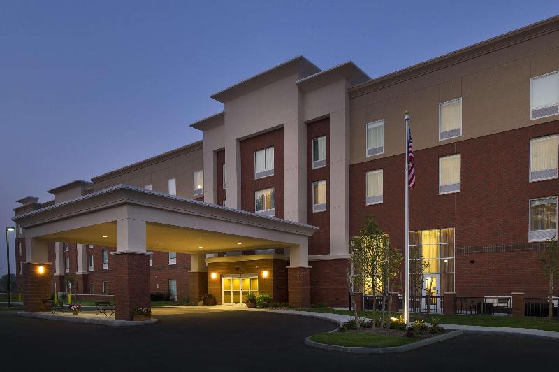 Hampton Inn & Suites Syracuse Carrier Circle