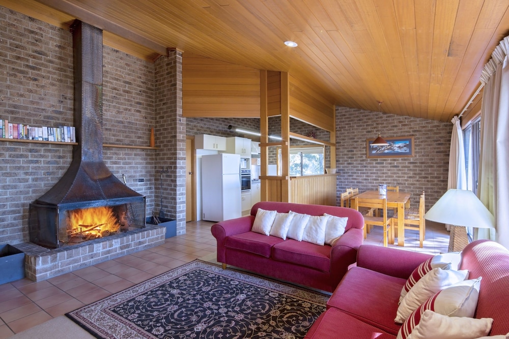 Bundilla 4 3BR l Balcony l BBQ l Lake Views l WiFi l Sauna — 4-Star Luxury Hotel in Jindabyne, Australia