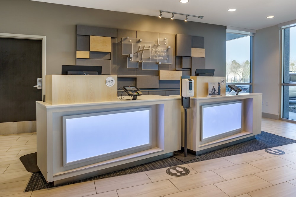 Holiday Inn Express & Suites Phoenix Dwtn State Capitol by IHG - photo 50